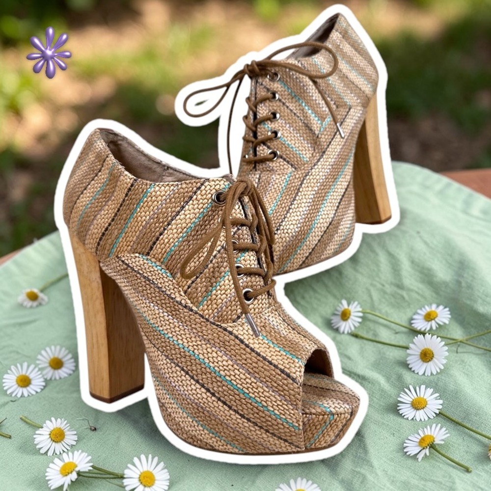 NWOT ALDO Chunky Platform Wood Block Heel‎ Lace Up Booties | Tan Striped | W 7.5